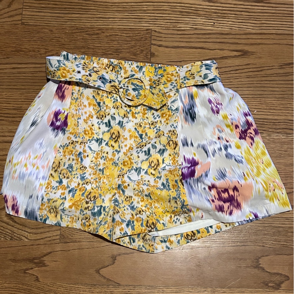 Entro Floral Women’s Shorts Similar to Zimmermann Style Shorts - Picture 5 of 15